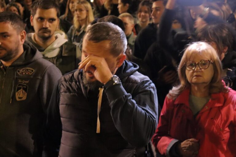 Protest zbog tragedije u OŠ „Vladislav Ribnikar“: Građani sponatno krenuli ka Ministarstvu prosvete